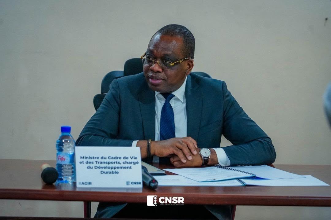 Le Ministre du Cadre de Vie et des Transports en charge du Développement Durable lors d'une visite au CNSR